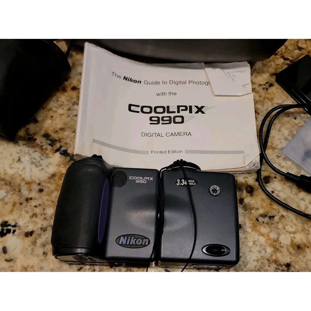Nikon Coolpix 990 Digital Camera/case 512 Mb Memory Stick Untested As-IS Parts